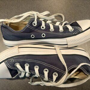 ~~Converse Chuck Taylor Low Top Navy Blue Canvas Sneakers Mens 4 /Womens 6     S